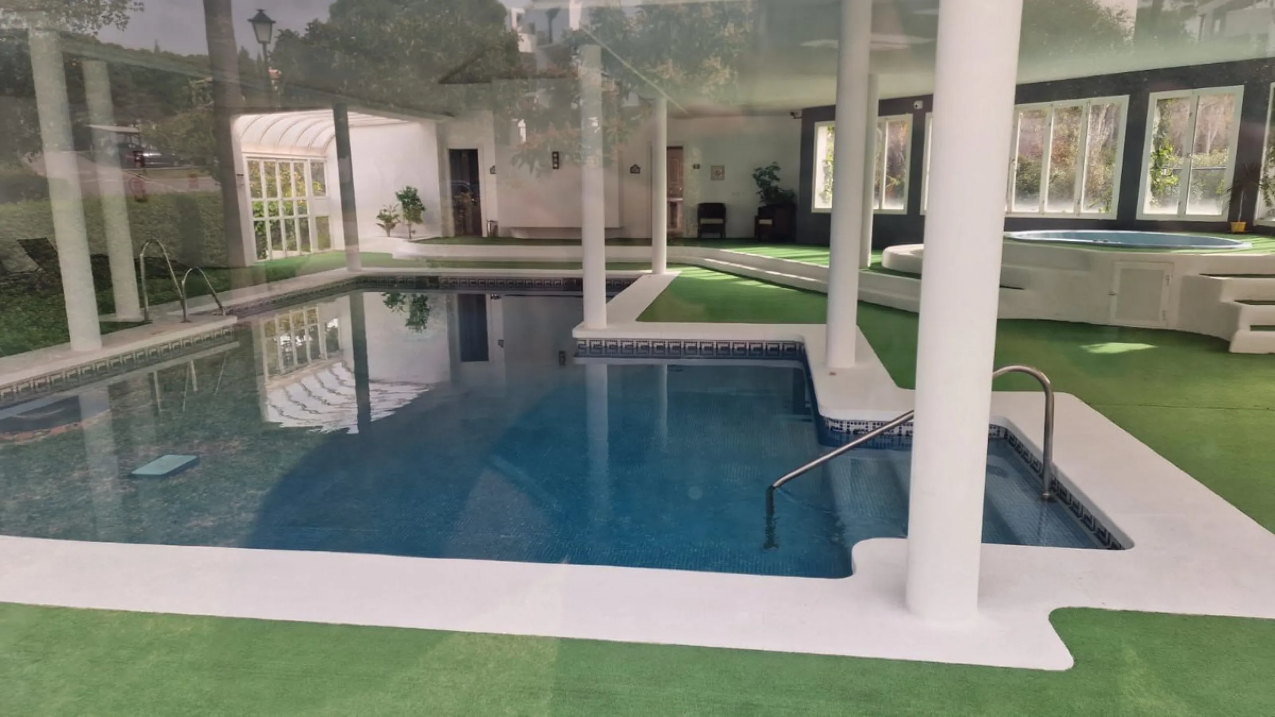 Apartment - Middle Floor Apartment в продаже в Marbella, Málaga. В доме 2 спален и 2 ванных комнат. Площадь дома 120 м²