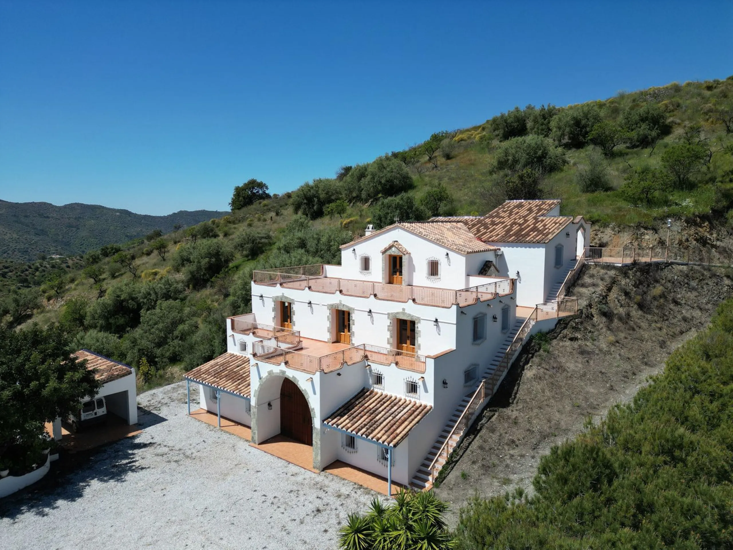 Architect-Designed Masterpiece with Unrivalled Build Quality and Breathtaking Mountain Views