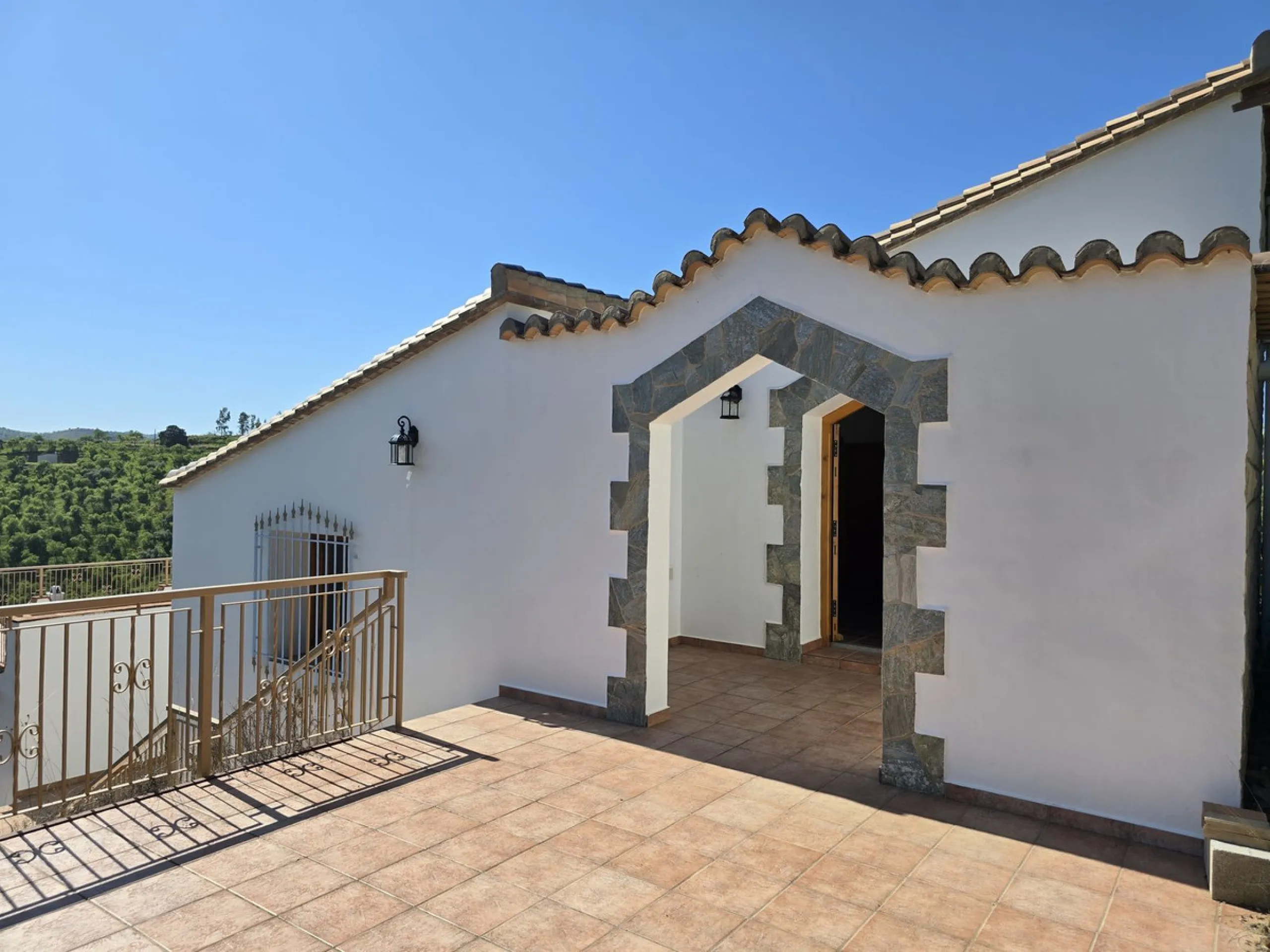 Architect-Designed Masterpiece with Unrivalled Build Quality and Breathtaking Mountain Views
