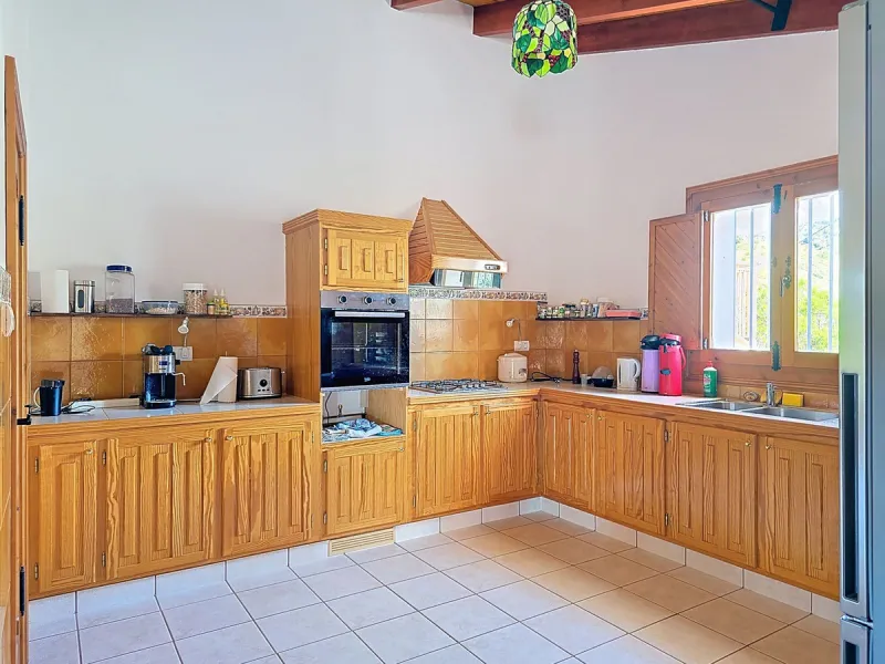 Architect-Designed Masterpiece with Unrivalled Build Quality and Breathtaking Mountain Views