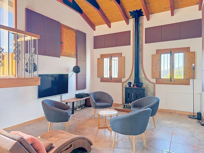 Architect-Designed Masterpiece with Unrivalled Build Quality and Breathtaking Mountain Views