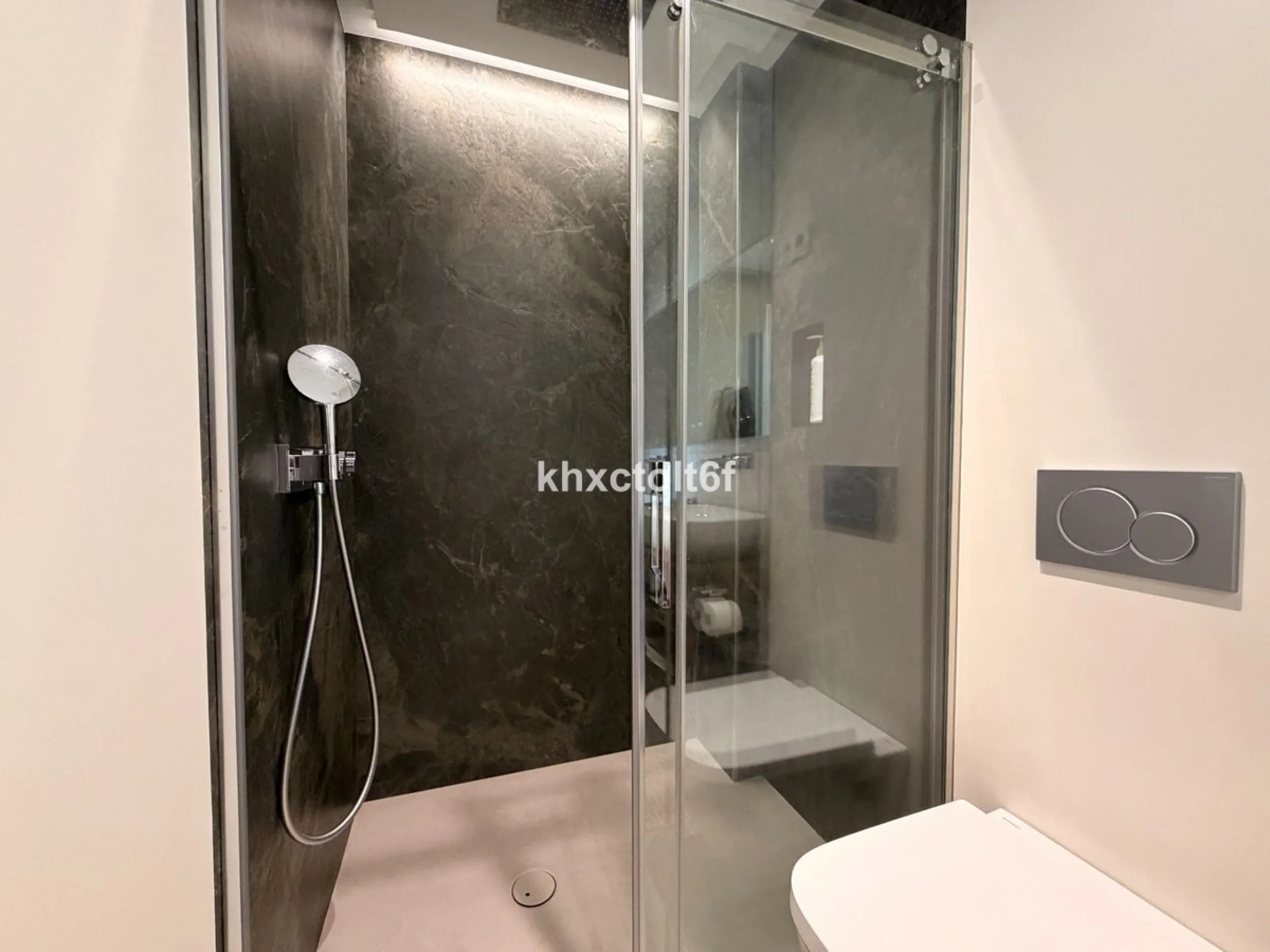Apartment - Top Floor Apartment в продаже в Fuengirola, Málaga. В доме 2 спален и 2 ванных комнат. Площадь дома 105 м²