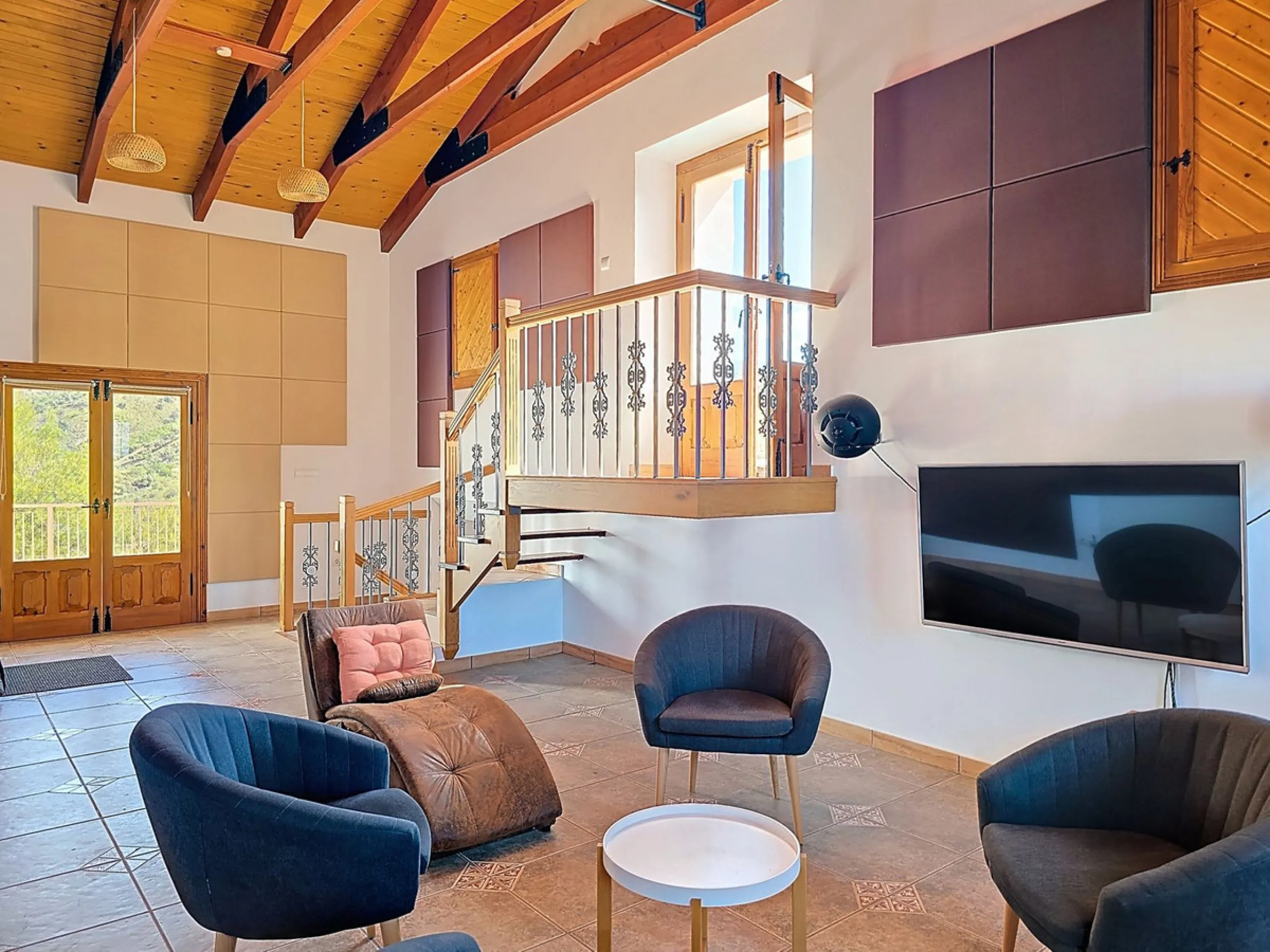 Architect-Designed Masterpiece with Unrivalled Build Quality and Breathtaking Mountain Views