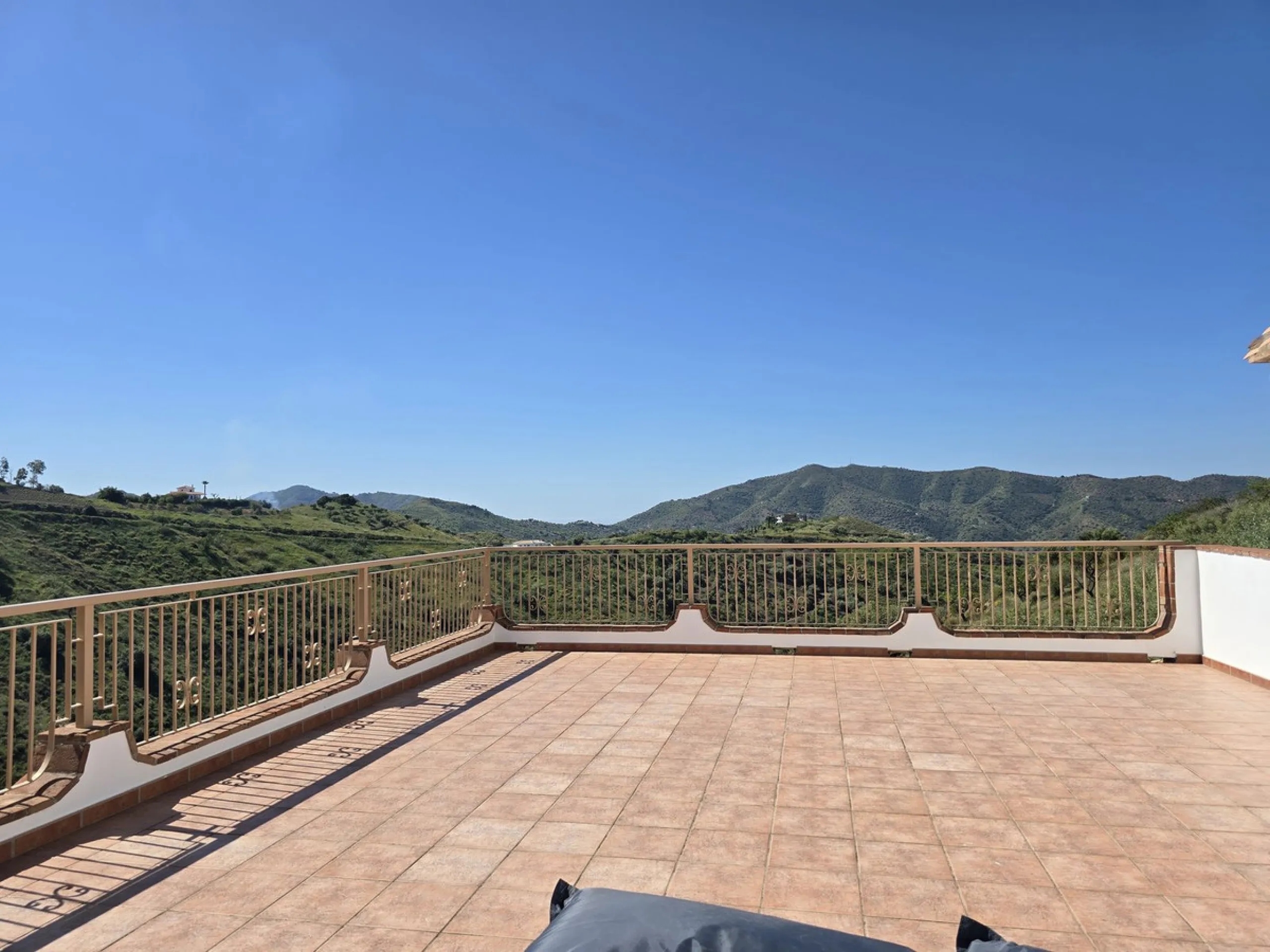 Architect-Designed Masterpiece with Unrivalled Build Quality and Breathtaking Mountain Views