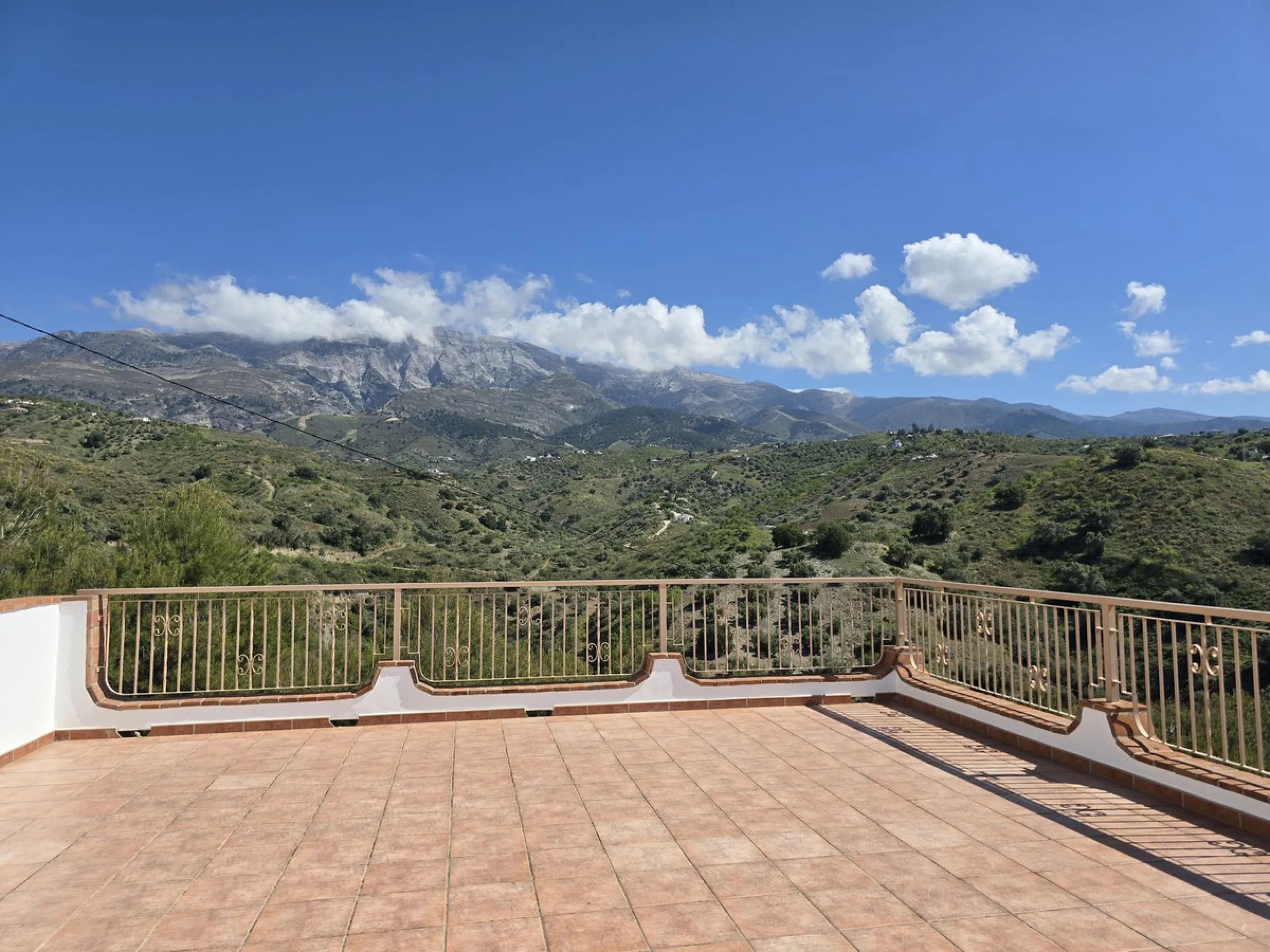 Architect-Designed Masterpiece with Unrivalled Build Quality and Breathtaking Mountain Views