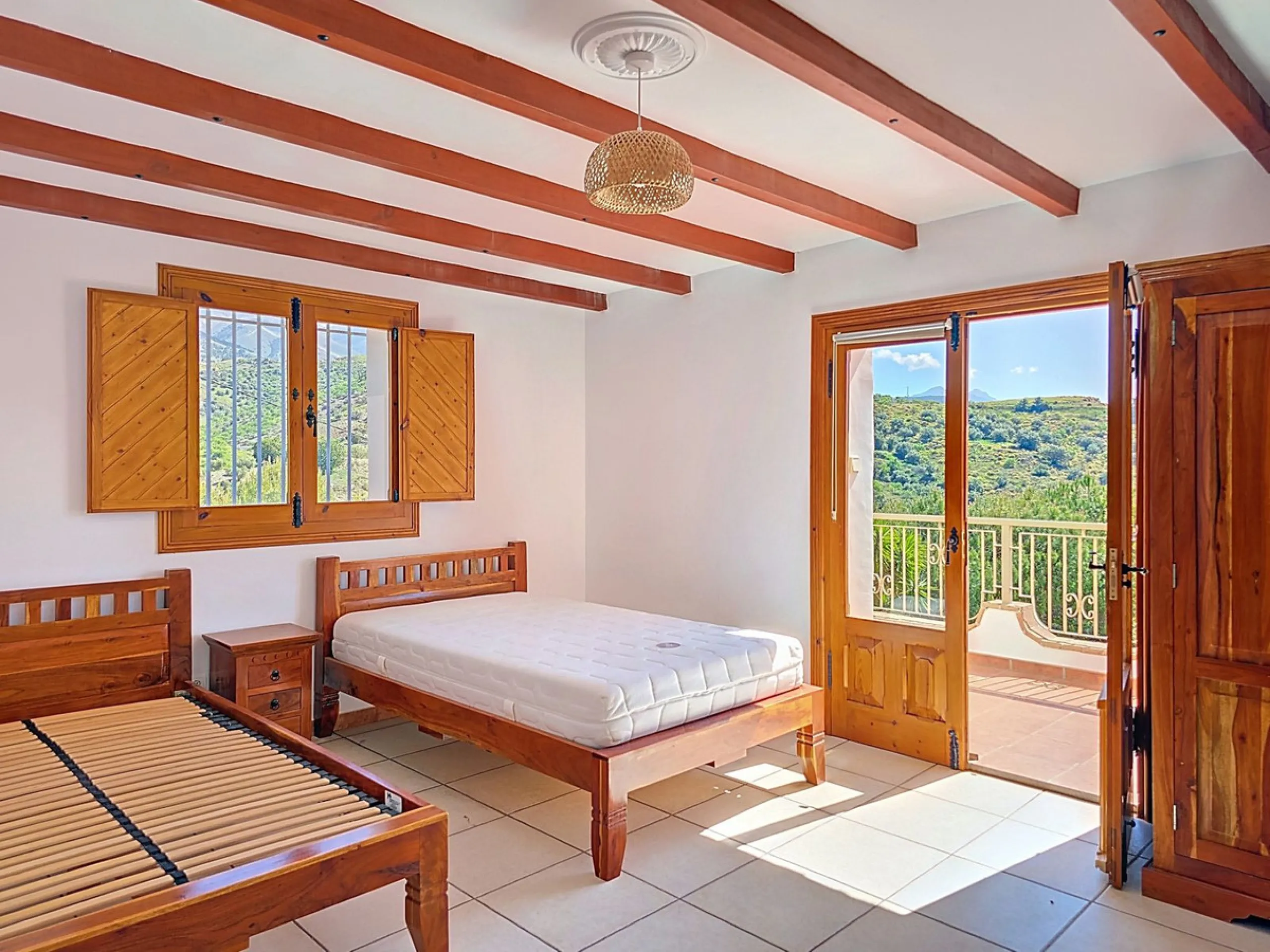 Architect-Designed Masterpiece with Unrivalled Build Quality and Breathtaking Mountain Views