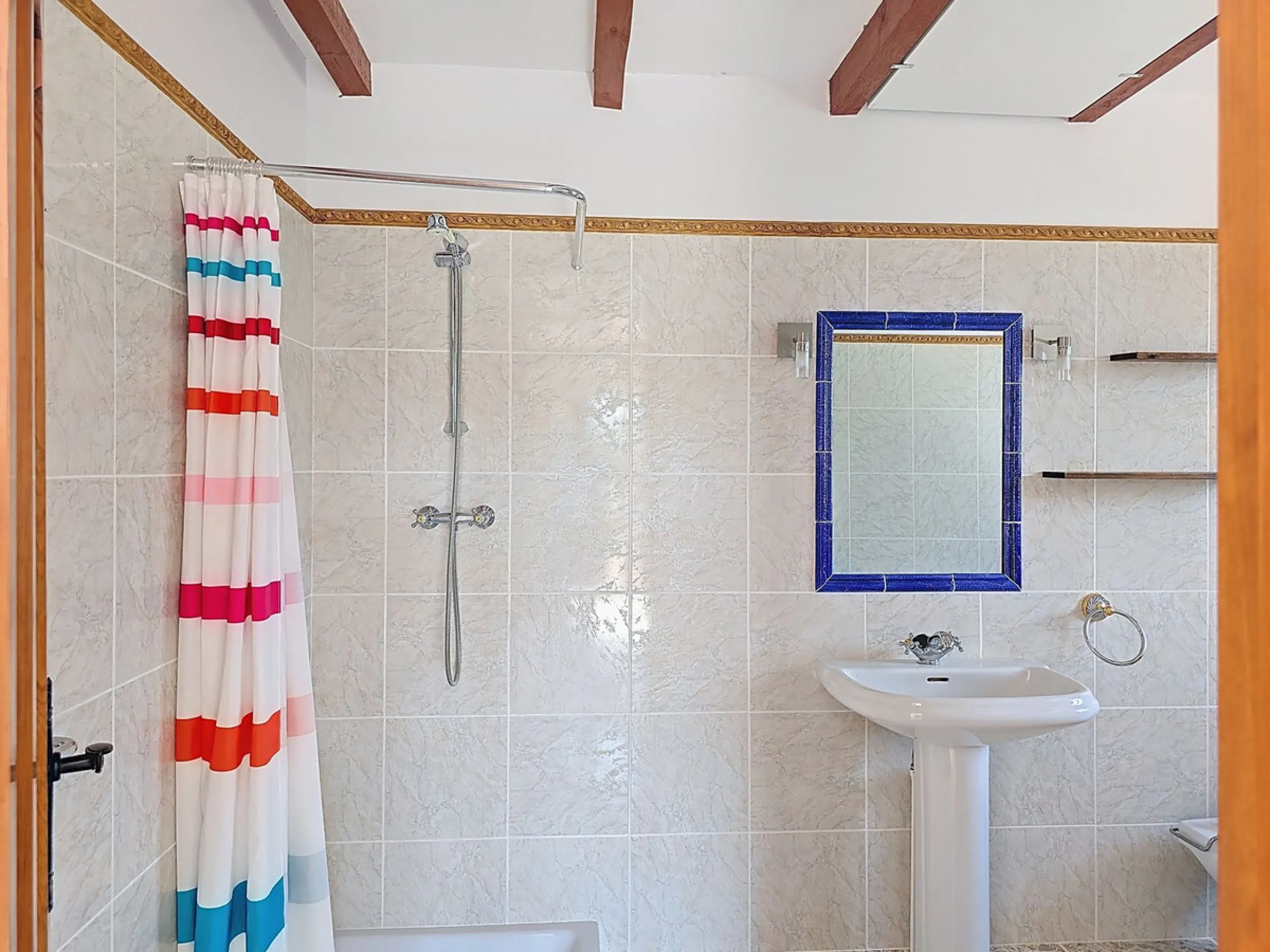 Architect-Designed Masterpiece with Unrivalled Build Quality and Breathtaking Mountain Views