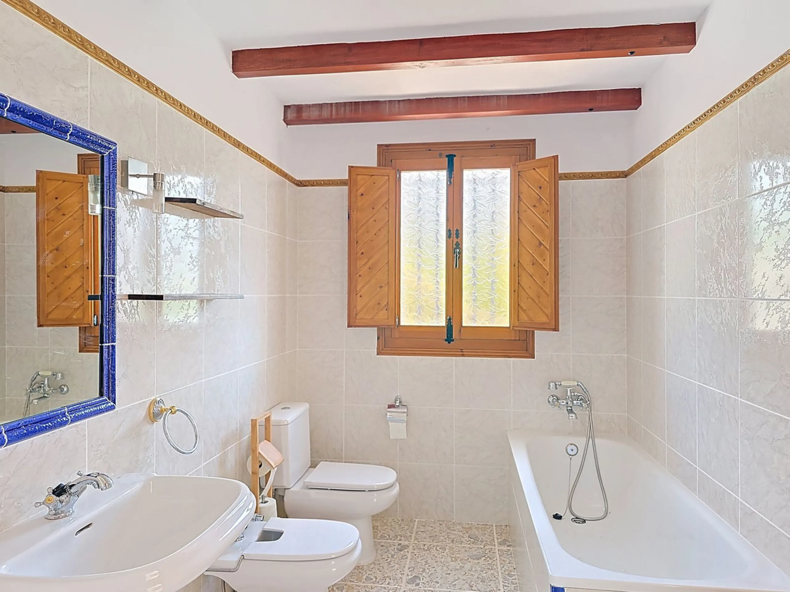 Architect-Designed Masterpiece with Unrivalled Build Quality and Breathtaking Mountain Views
