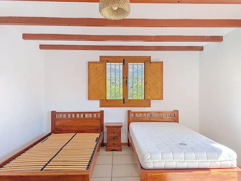 Architect-Designed Masterpiece with Unrivalled Build Quality and Breathtaking Mountain Views