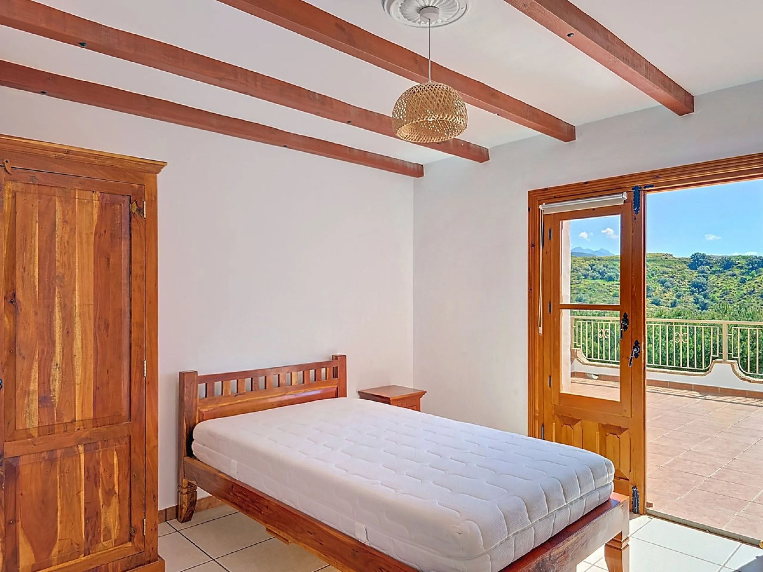 Architect-Designed Masterpiece with Unrivalled Build Quality and Breathtaking Mountain Views