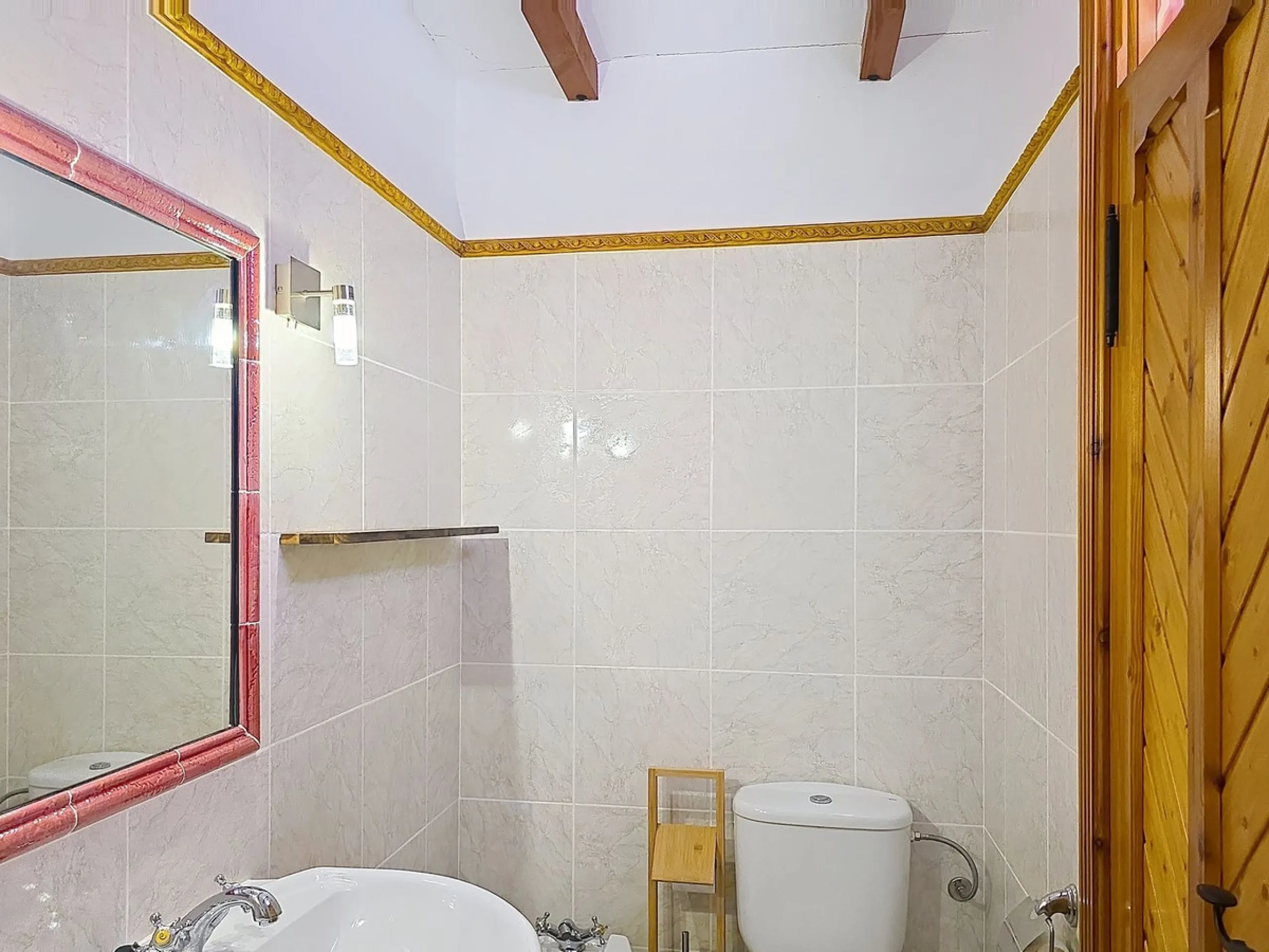 Architect-Designed Masterpiece with Unrivalled Build Quality and Breathtaking Mountain Views
