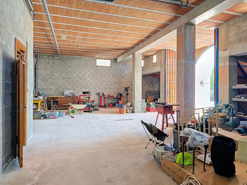 Architect-Designed Masterpiece with Unrivalled Build Quality and Breathtaking Mountain Views