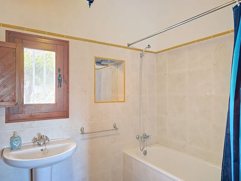 Architect-Designed Masterpiece with Unrivalled Build Quality and Breathtaking Mountain Views