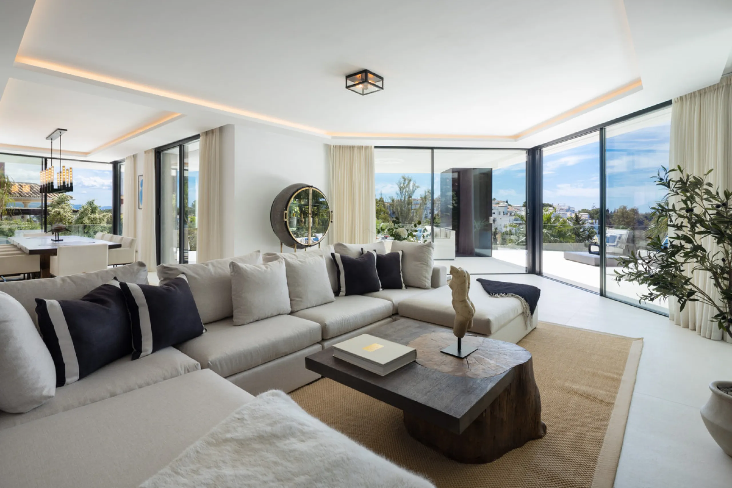 This is a contemporary 5-bedroom luxury villa for sale in the prestigious La Quinta Golf Resort, Benahavís, offering panoramic views and exceptional modern living in one of the Costa del Sol's most desirable gated communities.