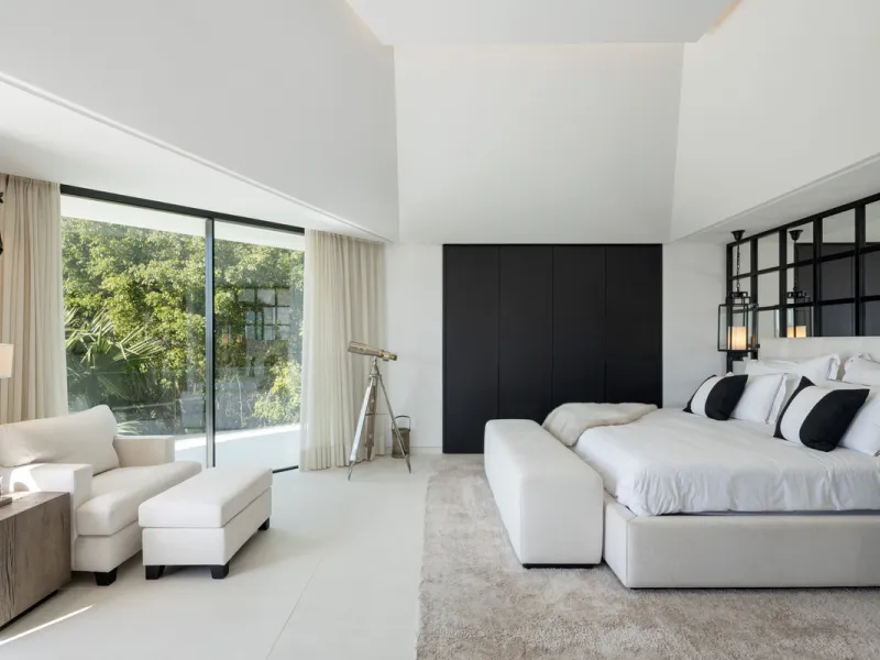This is a contemporary 5-bedroom luxury villa for sale in the prestigious La Quinta Golf Resort, Benahavís, offering panoramic views and exceptional modern living in one of the Costa del Sol's most desirable gated communities.