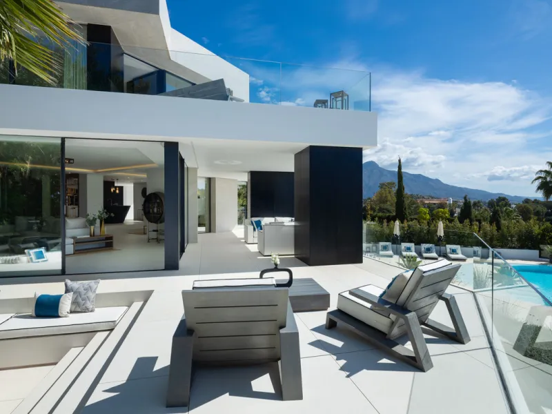 This is a contemporary 5-bedroom luxury villa for sale in the prestigious La Quinta Golf Resort, Benahavís, offering panoramic views and exceptional modern living in one of the Costa del Sol's most desirable gated communities.