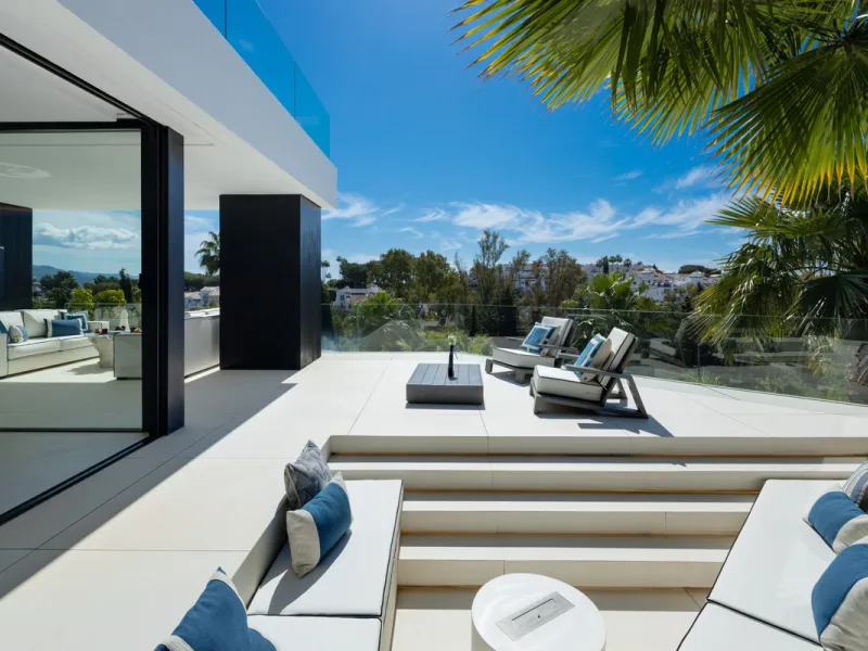 This is a contemporary 5-bedroom luxury villa for sale in the prestigious La Quinta Golf Resort, Benahavís, offering panoramic views and exceptional modern living in one of the Costa del Sol's most desirable gated communities.
