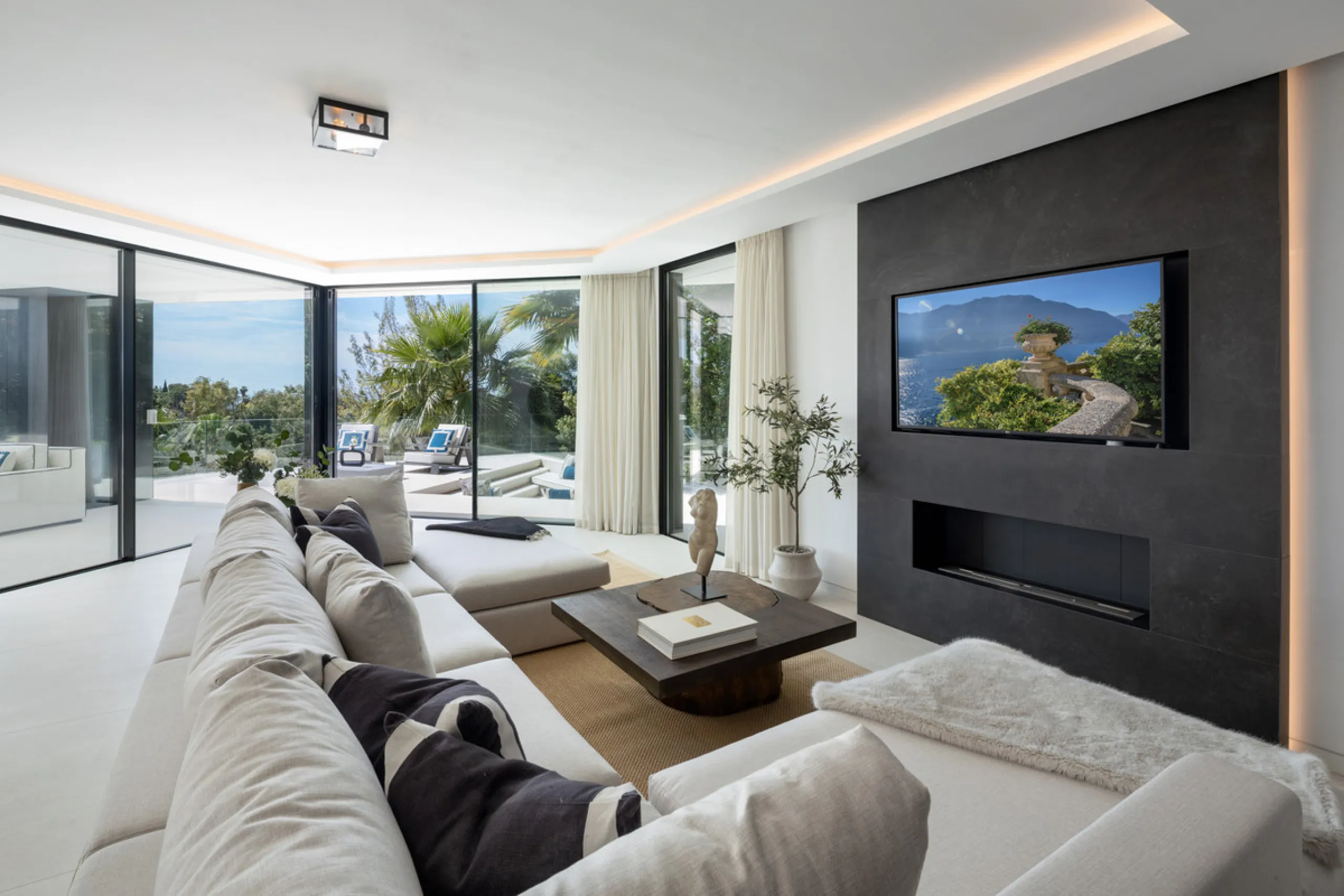 This is a contemporary 5-bedroom luxury villa for sale in the prestigious La Quinta Golf Resort, Benahavís, offering panoramic views and exceptional modern living in one of the Costa del Sol's most desirable gated communities.