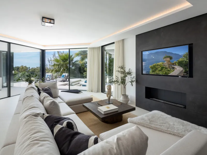 This is a contemporary 5-bedroom luxury villa for sale in the prestigious La Quinta Golf Resort, Benahavís, offering panoramic views and exceptional modern living in one of the Costa del Sol's most desirable gated communities.