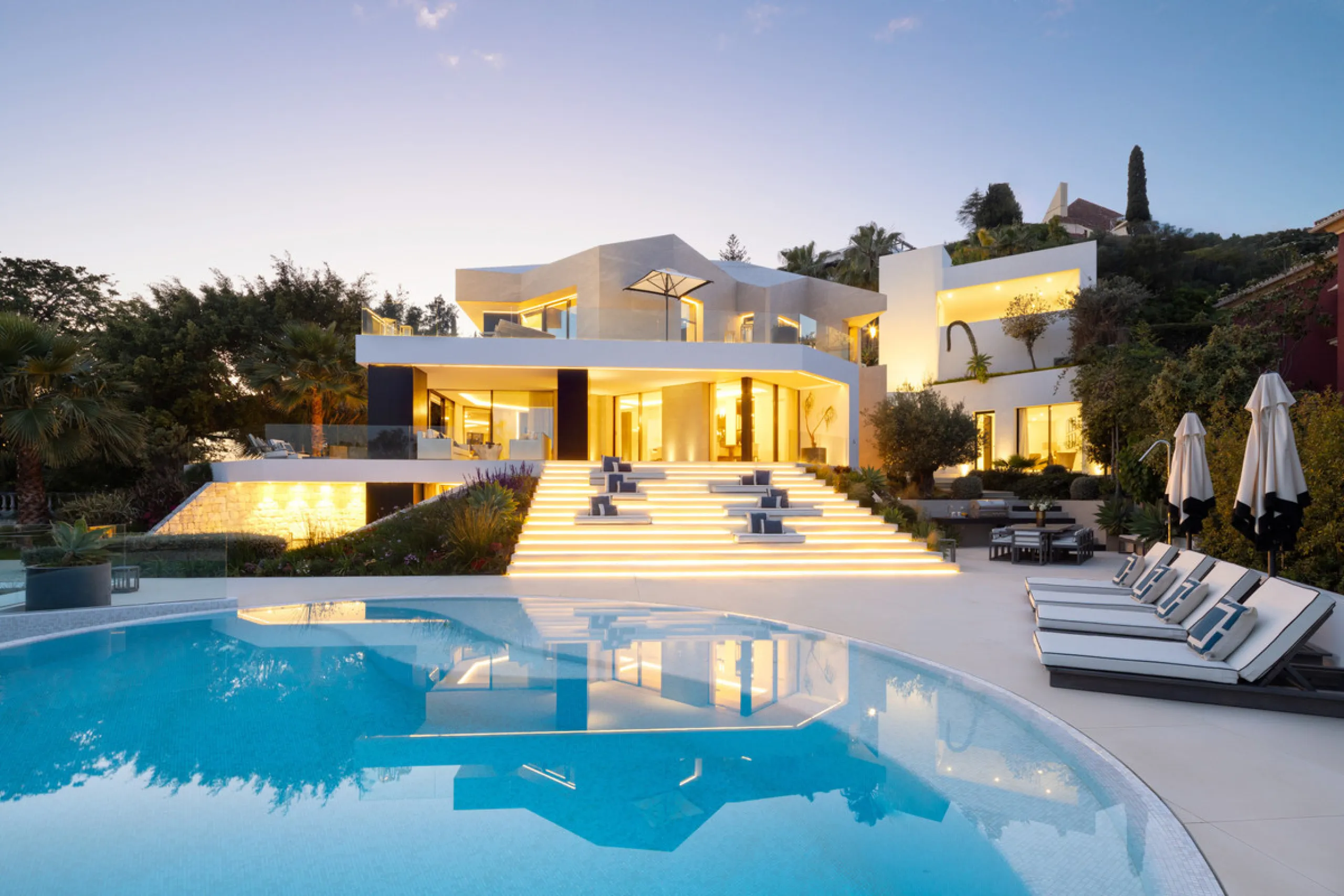 This is a contemporary 5-bedroom luxury villa for sale in the prestigious La Quinta Golf Resort, Benahavís, offering panoramic views and exceptional modern living in one of the Costa del Sol's most desirable gated communities.