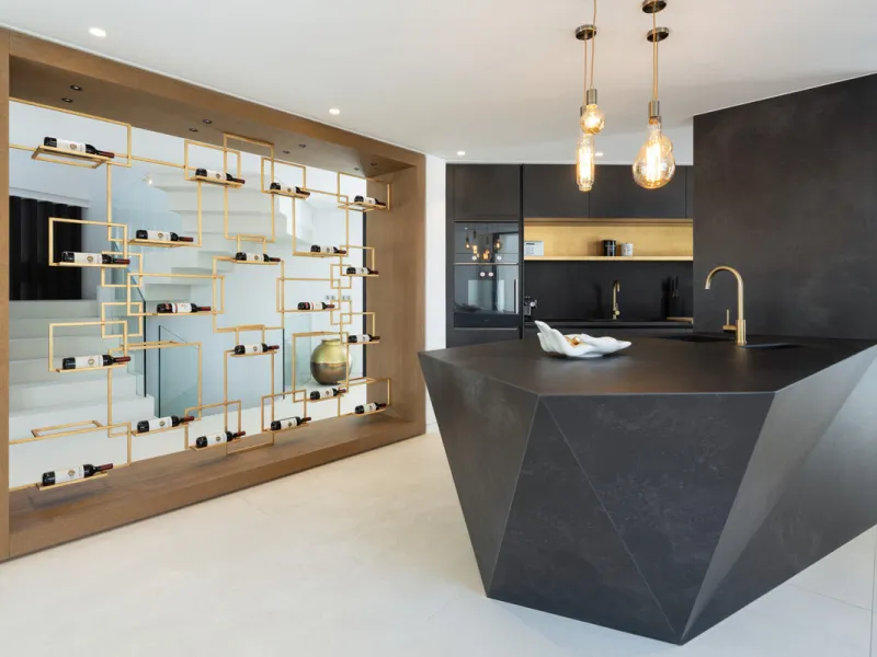 This is a contemporary 5-bedroom luxury villa for sale in the prestigious La Quinta Golf Resort, Benahavís, offering panoramic views and exceptional modern living in one of the Costa del Sol's most desirable gated communities.