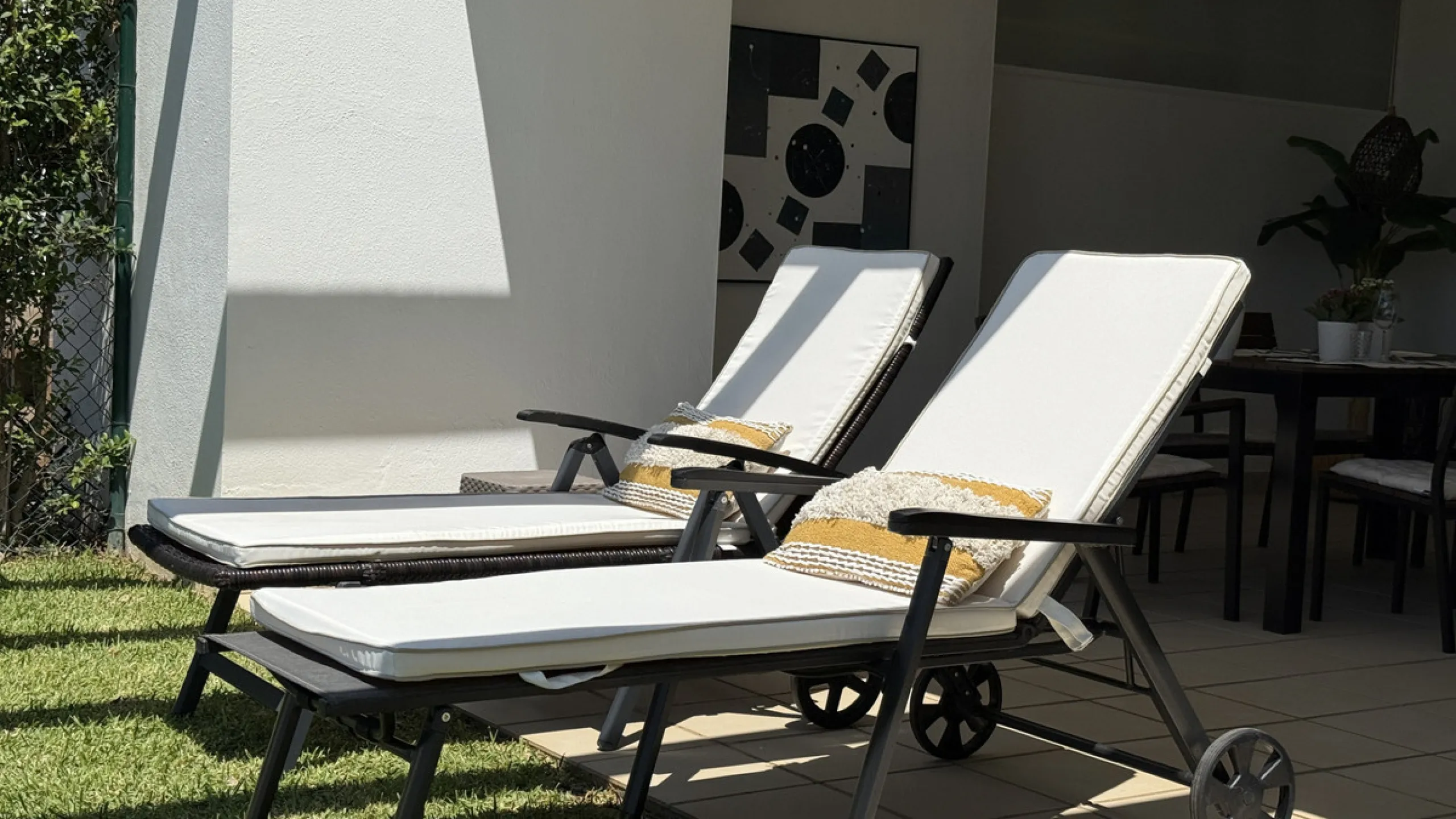 Diese elegante Erdgeschosswohnung liegt in der exklusiven Wohnanlage Terrazas de Cortesin, mitten im weltbekannten Finca Cortesin Golf Resort in Casares. Bekannt für seinen Meisterschaftsgolfplatz (Austragungsort des Solheim Cups 2023)