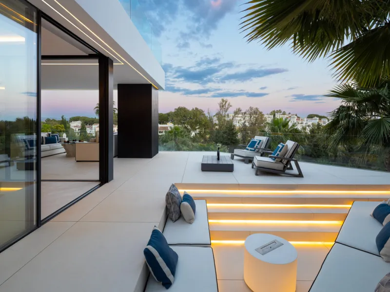 This is a contemporary 5-bedroom luxury villa for sale in the prestigious La Quinta Golf Resort, Benahavís, offering panoramic views and exceptional modern living in one of the Costa del Sol's most desirable gated communities.