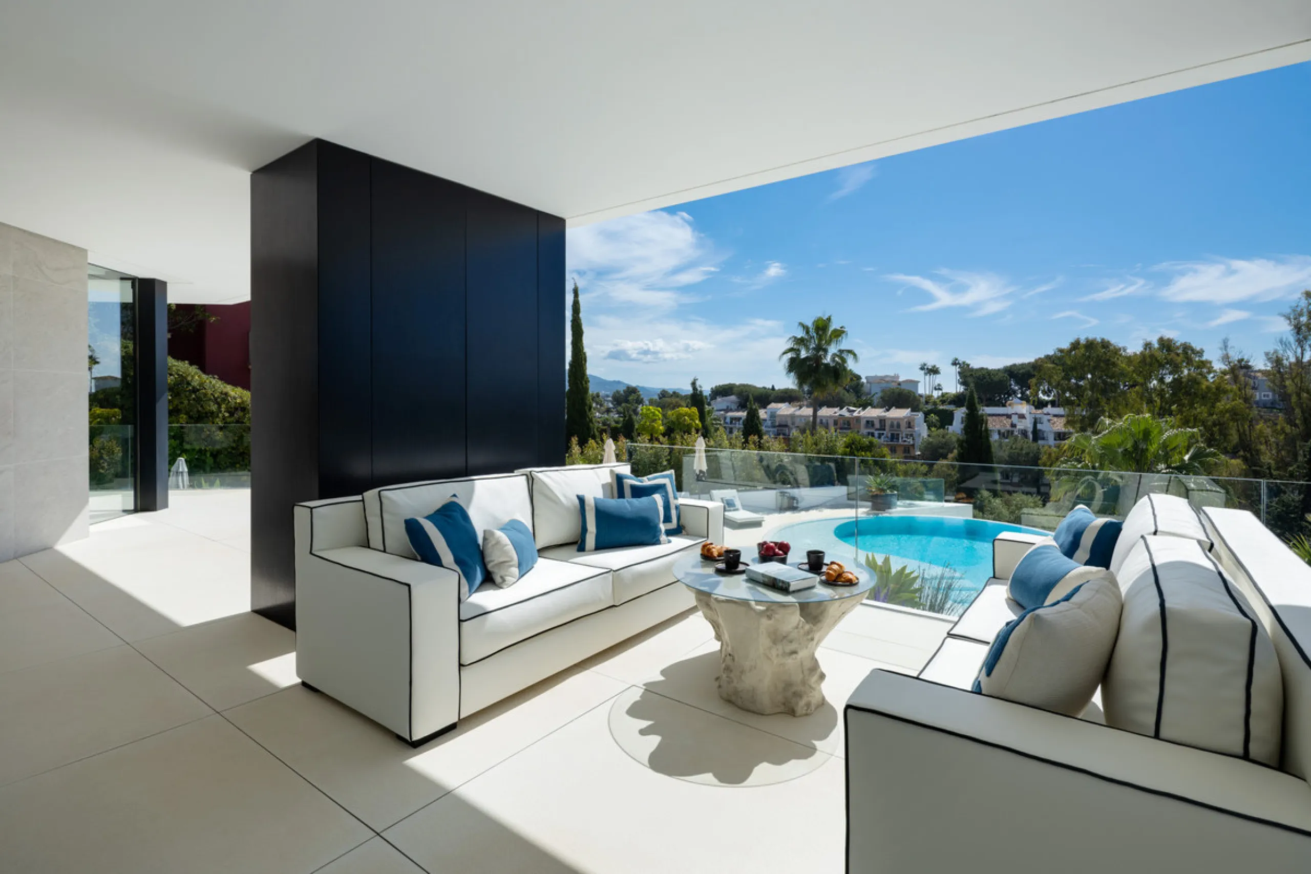 This is a contemporary 5-bedroom luxury villa for sale in the prestigious La Quinta Golf Resort, Benahavís, offering panoramic views and exceptional modern living in one of the Costa del Sol's most desirable gated communities.