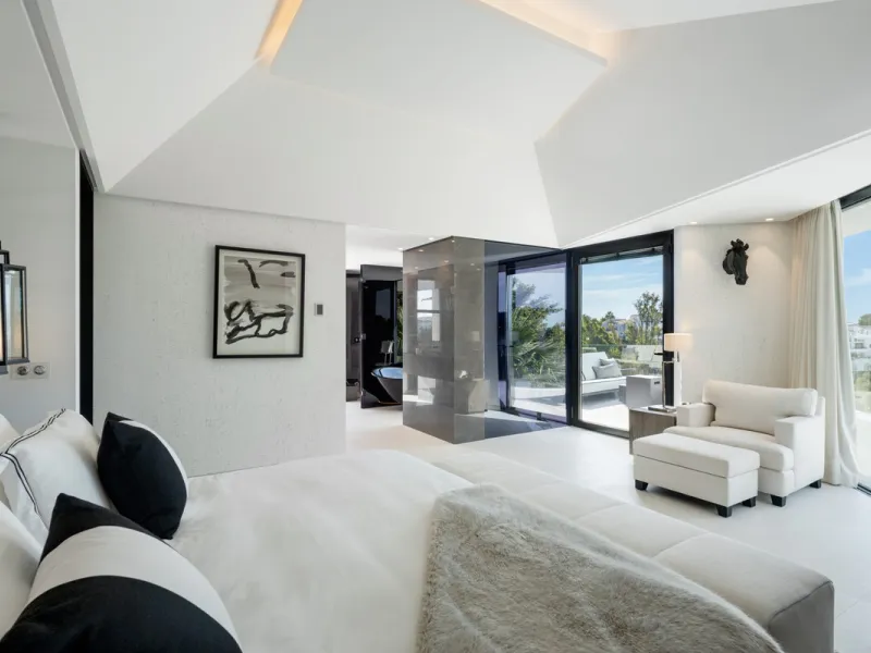 This is a contemporary 5-bedroom luxury villa for sale in the prestigious La Quinta Golf Resort, Benahavís, offering panoramic views and exceptional modern living in one of the Costa del Sol's most desirable gated communities.