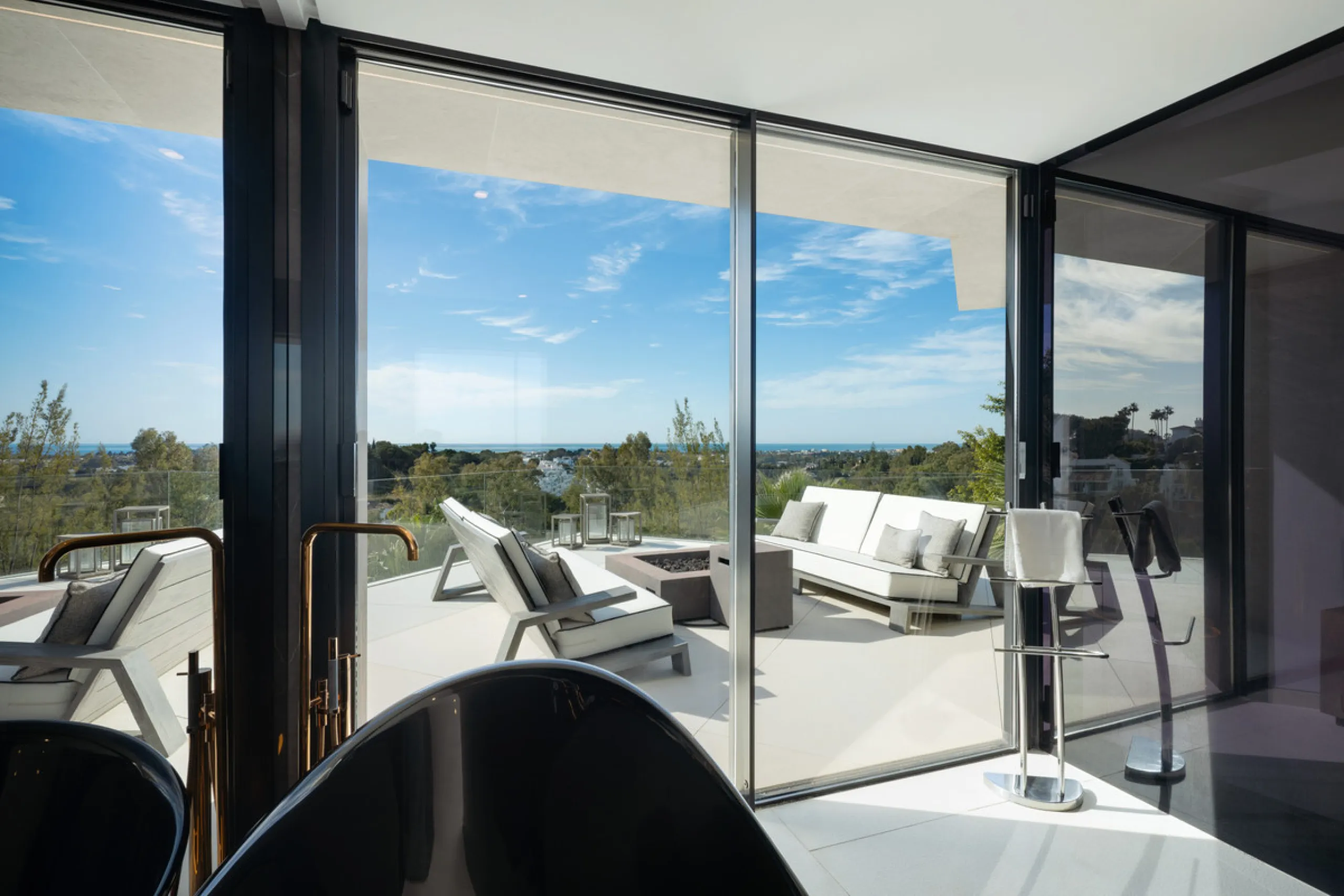 This is a contemporary 5-bedroom luxury villa for sale in the prestigious La Quinta Golf Resort, Benahavís, offering panoramic views and exceptional modern living in one of the Costa del Sol's most desirable gated communities.