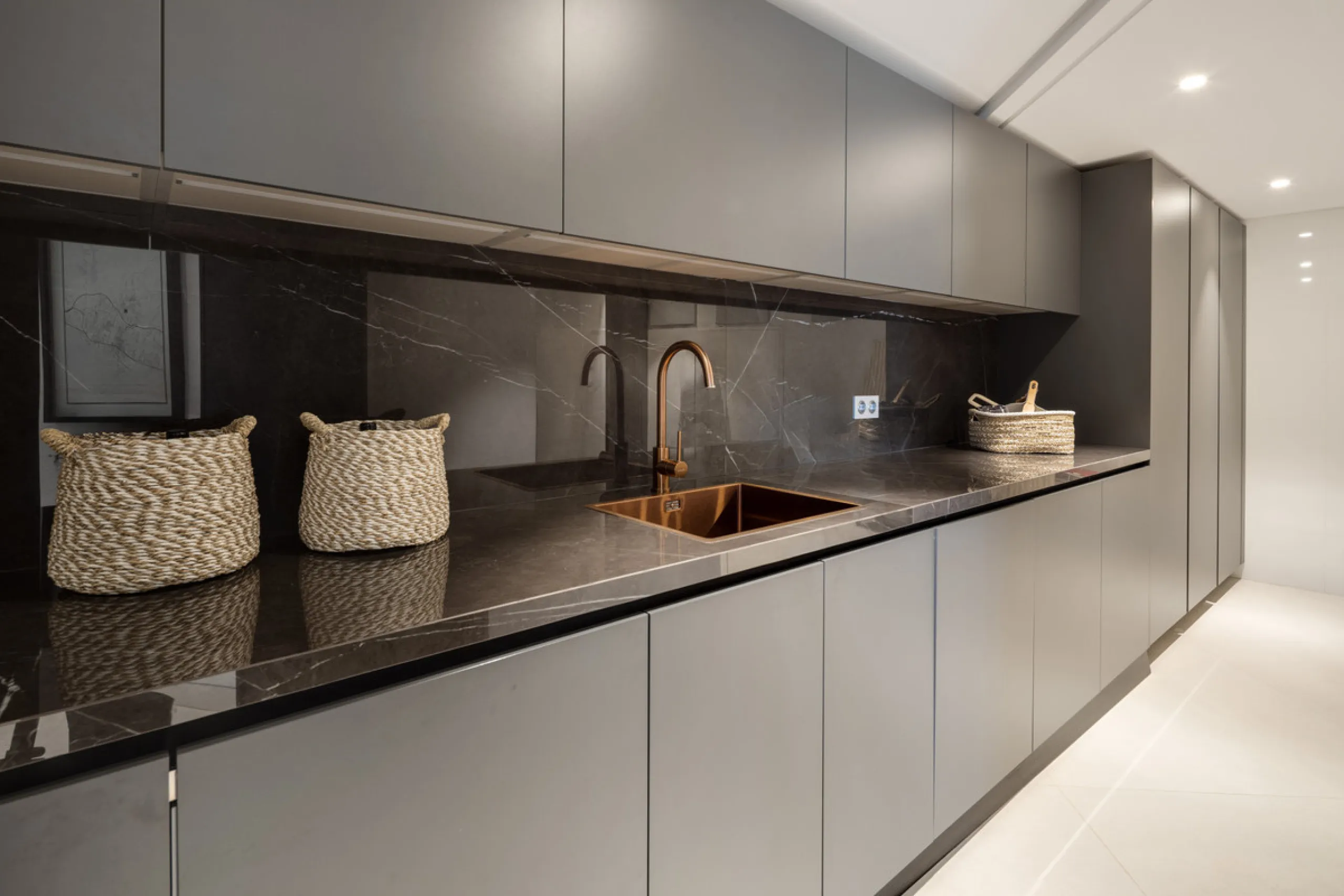 This is a contemporary 5-bedroom luxury villa for sale in the prestigious La Quinta Golf Resort, Benahavís, offering panoramic views and exceptional modern living in one of the Costa del Sol's most desirable gated communities.