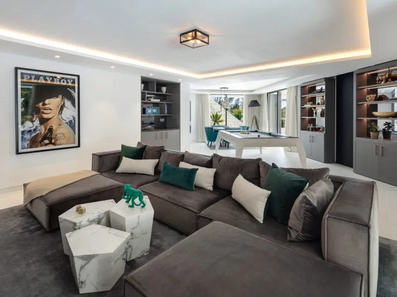 This is a contemporary 5-bedroom luxury villa for sale in the prestigious La Quinta Golf Resort, Benahavís, offering panoramic views and exceptional modern living in one of the Costa del Sol's most desirable gated communities.