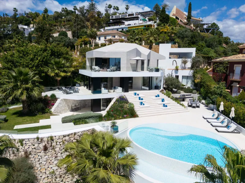This is a contemporary 5-bedroom luxury villa for sale in the prestigious La Quinta Golf Resort, Benahavís, offering panoramic views and exceptional modern living in one of the Costa del Sol's most desirable gated communities.