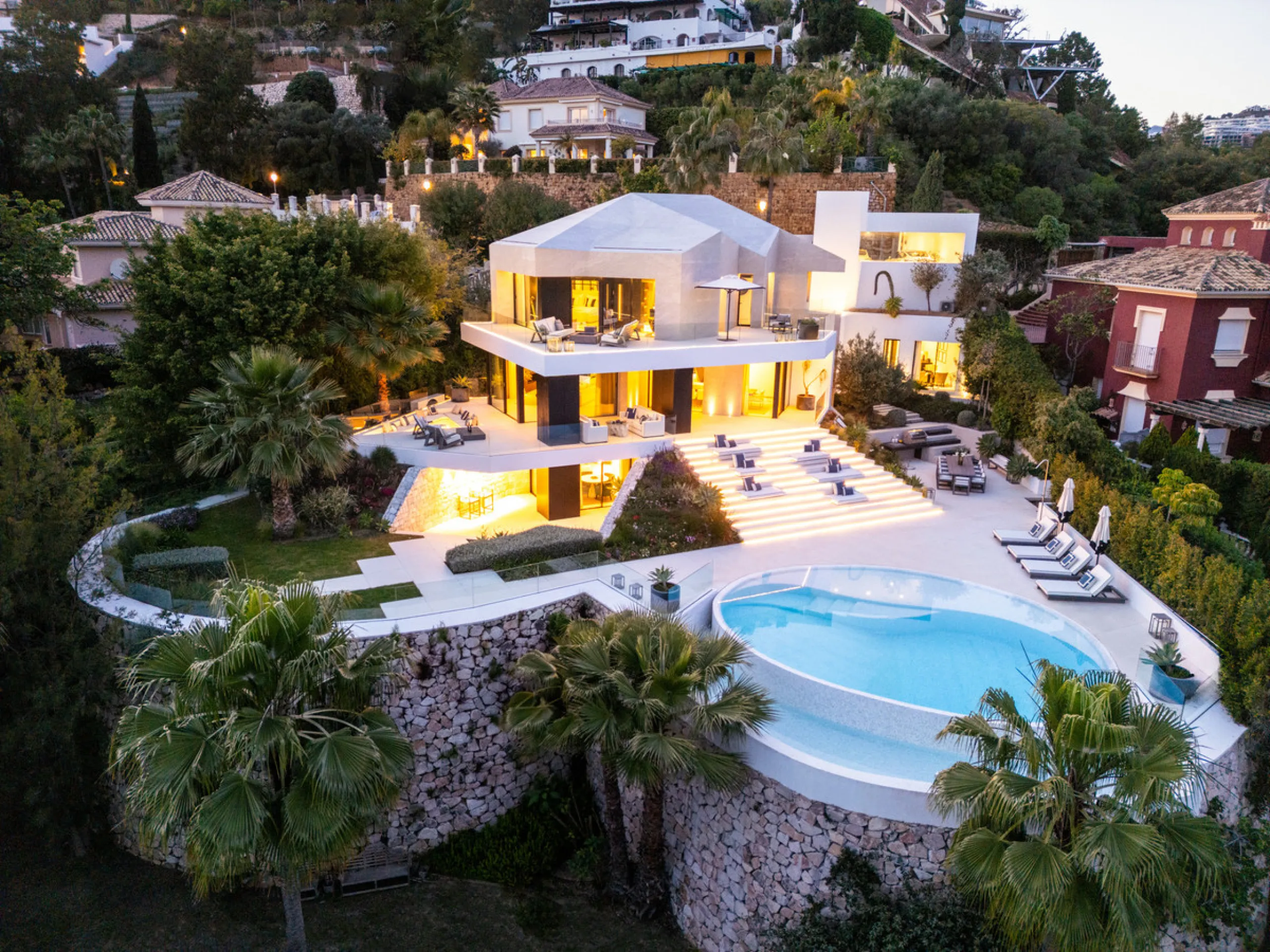 This is a contemporary 5-bedroom luxury villa for sale in the prestigious La Quinta Golf Resort, Benahavís, offering panoramic views and exceptional modern living in one of the Costa del Sol's most desirable gated communities.