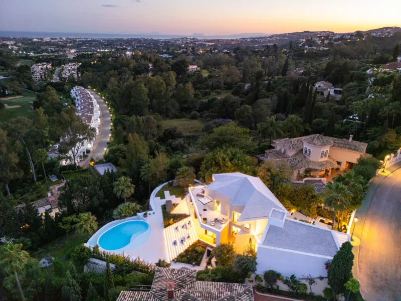 This is a contemporary 5-bedroom luxury villa for sale in the prestigious La Quinta Golf Resort, Benahavís, offering panoramic views and exceptional modern living in one of the Costa del Sol's most desirable gated communities.