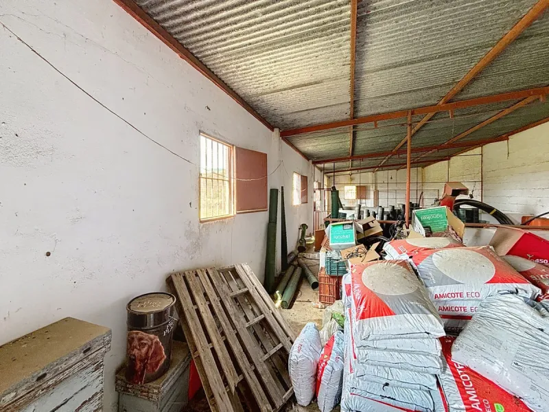 Nestled in the rolling hills of Valle Niza, this expansive agricultural estate of approximately 80,000 m2 offers a rare opportunity for farmers, investors, or visionaries seeking a versatile plot of land. The property features a large water reservoir with