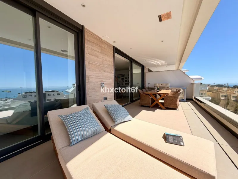 Apartment - Top Floor Apartment в продаже в Fuengirola, Málaga. В доме 2 спален и 2 ванных комнат. Площадь дома 105 м²