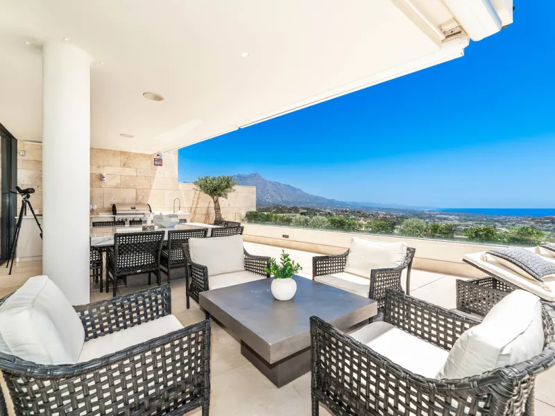 Apartment - Ground Floor Apartment в продаже в Benahavís, Málaga. В доме 3 спален и 4 ванных комнат. Площадь дома 175 м²