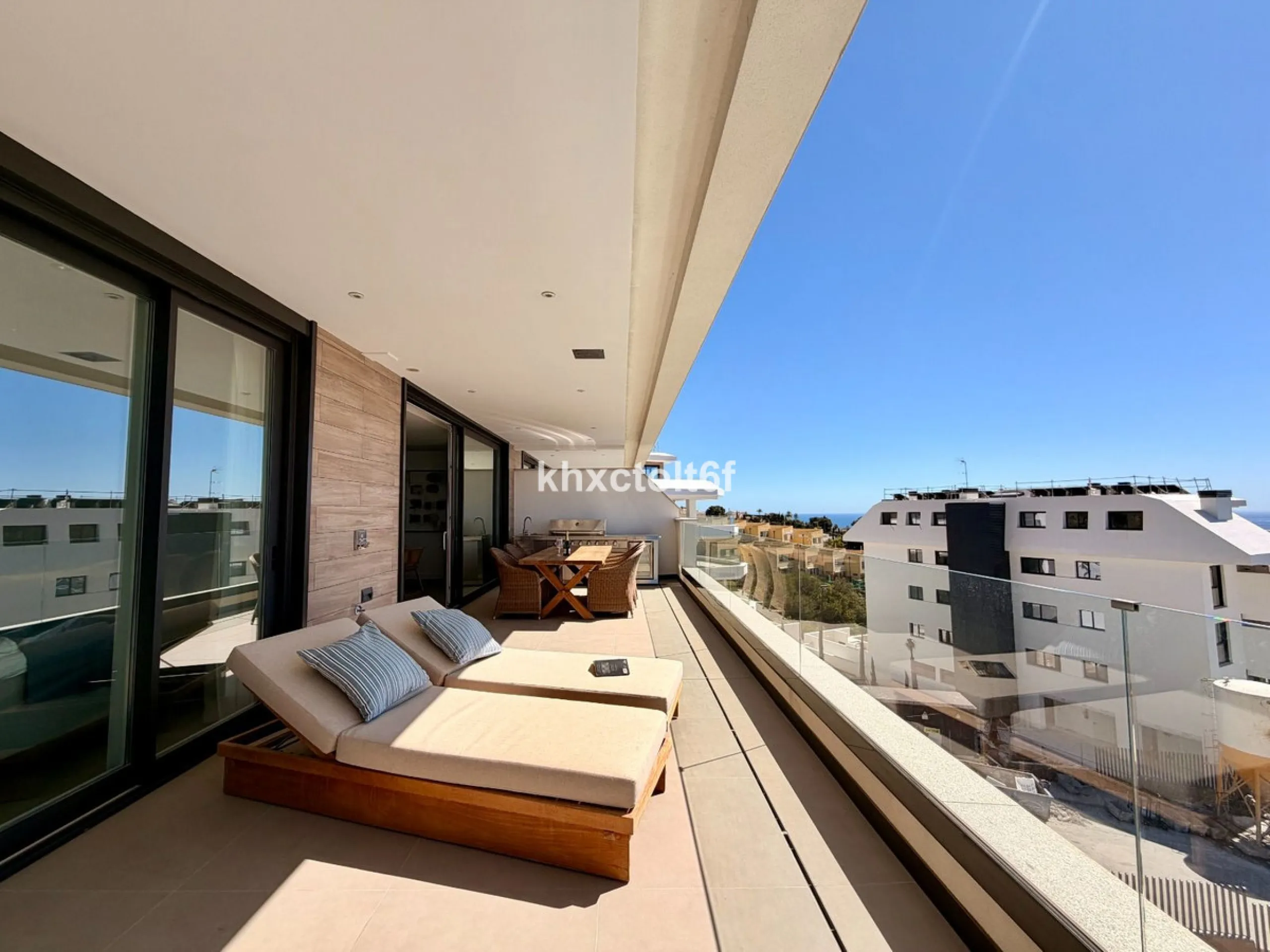 Apartment - Top Floor Apartment в продаже в Fuengirola, Málaga. В доме 2 спален и 2 ванных комнат. Площадь дома 105 м²
