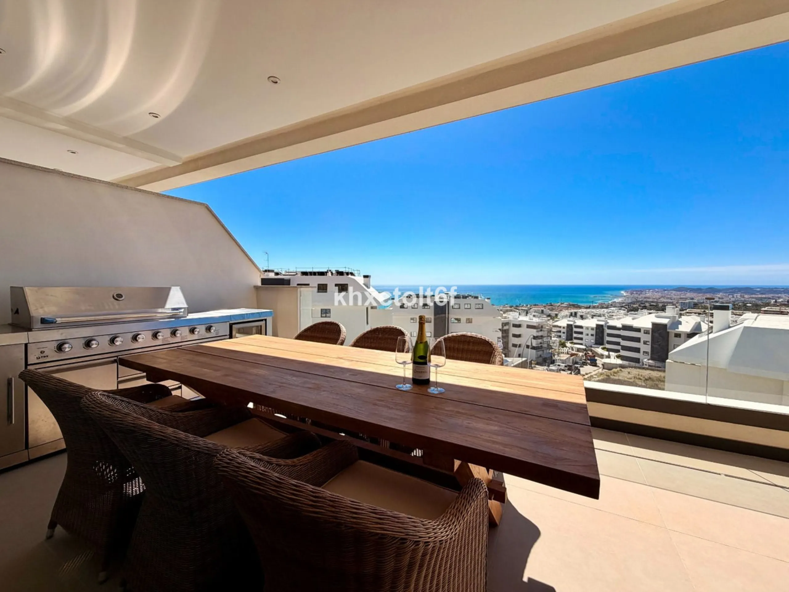 Apartment - Top Floor Apartment в продаже в Fuengirola, Málaga. В доме 2 спален и 2 ванных комнат. Площадь дома 105 м²