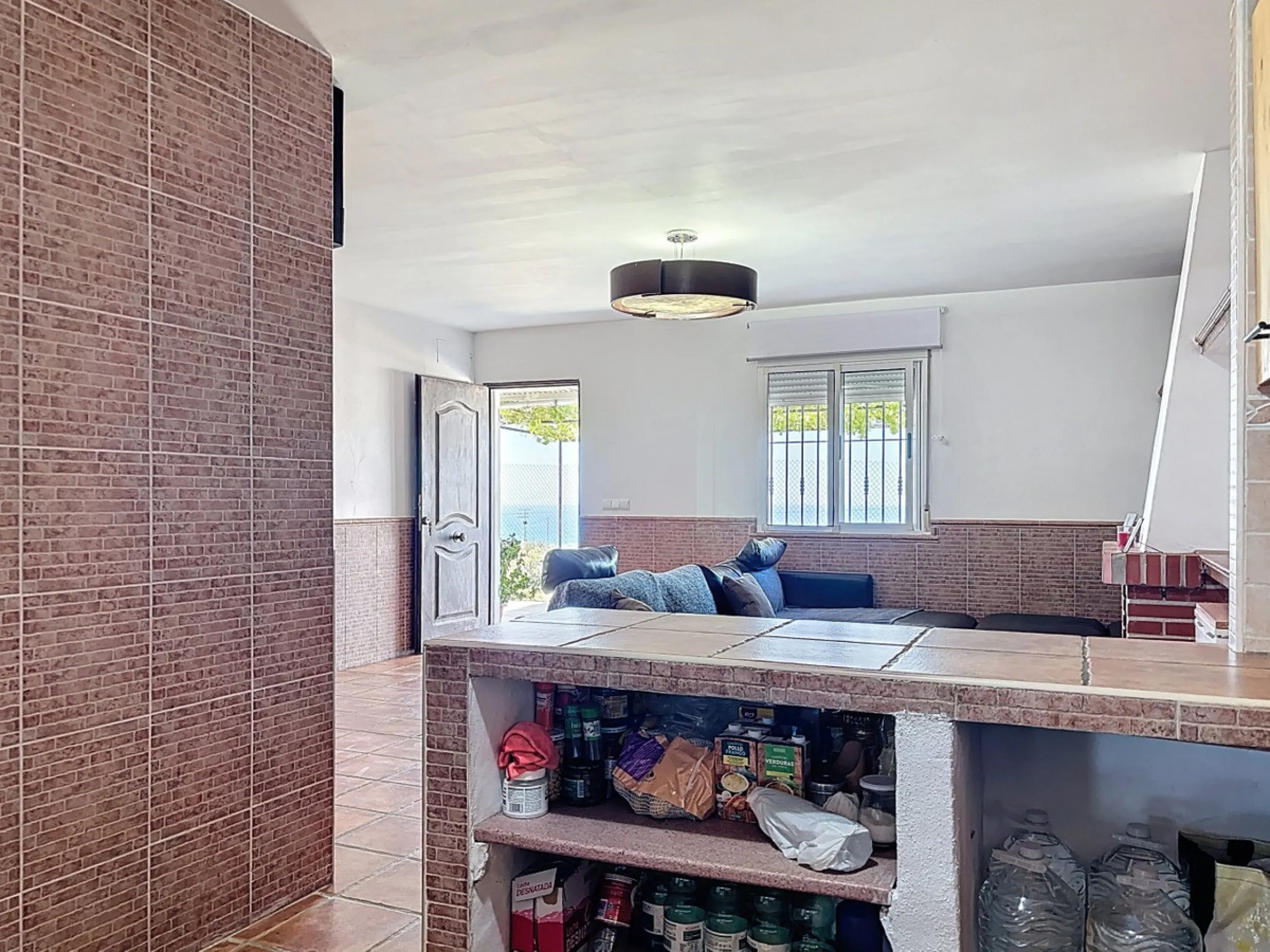 Nestled in the peaceful hills of Almayate Alto, this charming finca offers a rare opportunity to enjoy country living with breathtaking sea views. The property features a cozy 80m2 house with three bedrooms and one bathroom, ideal for those seeking a tran