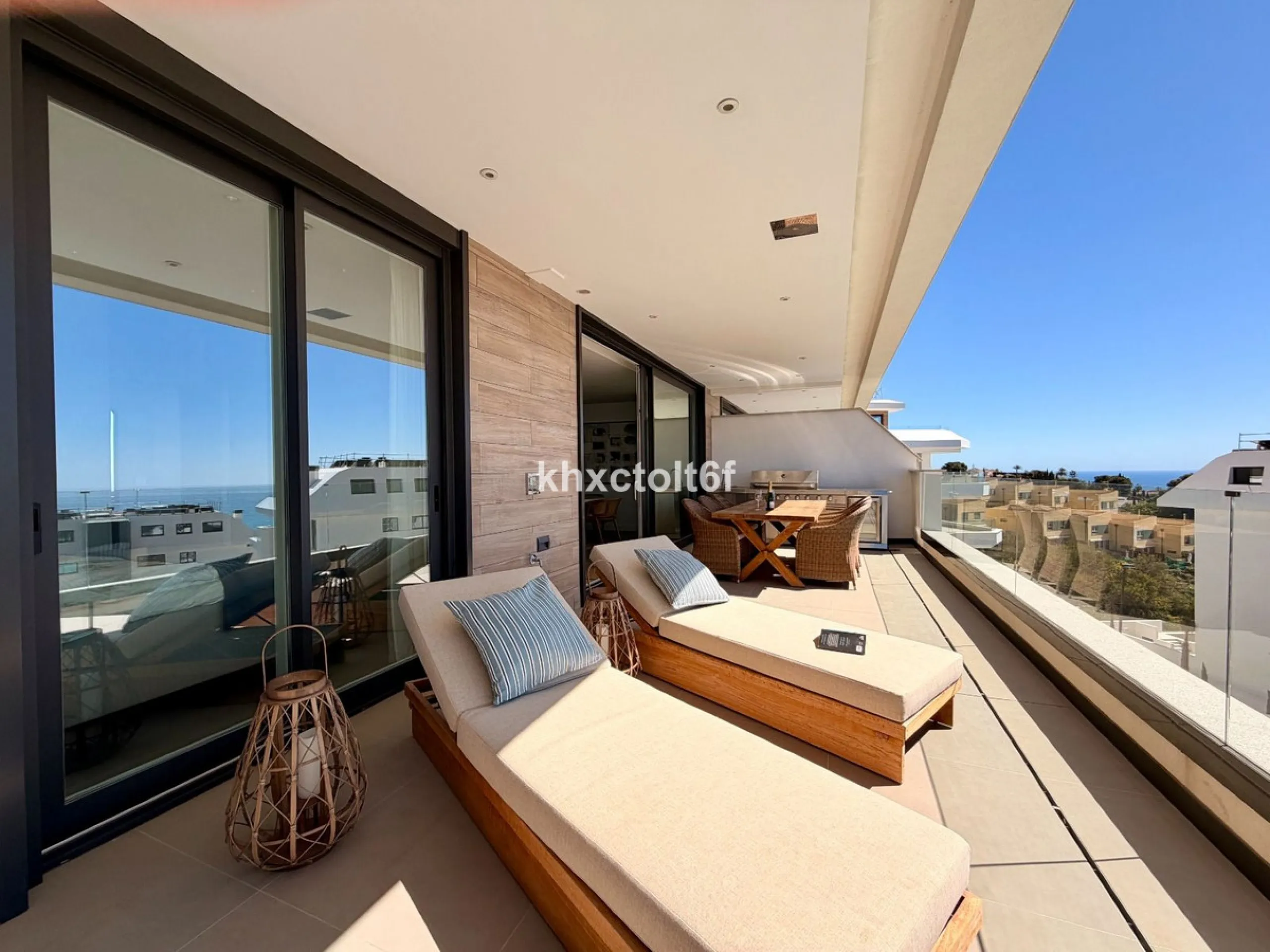 Apartment - Top Floor Apartment в продаже в Fuengirola, Málaga. В доме 2 спален и 2 ванных комнат. Площадь дома 105 м²