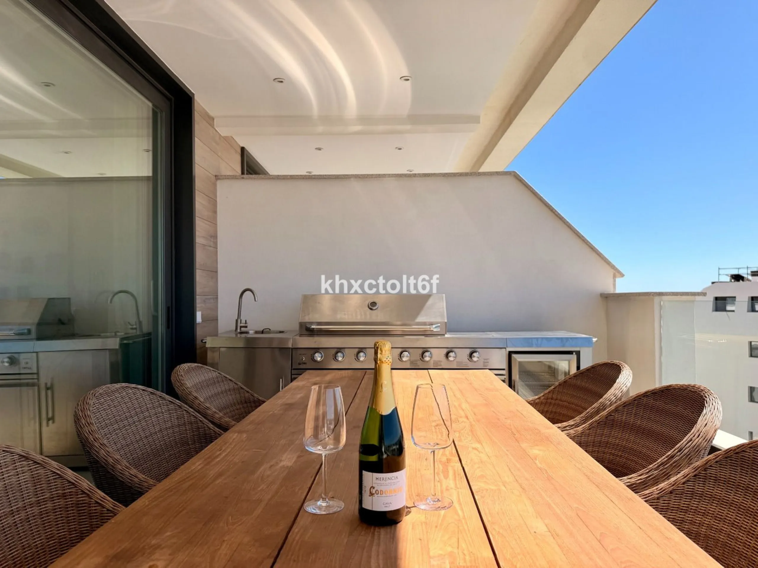Apartment - Top Floor Apartment в продаже в Fuengirola, Málaga. В доме 2 спален и 2 ванных комнат. Площадь дома 105 м²