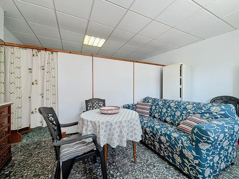 Situated in the charming, whitewashed village of Cómpeta, this versatile house offers an ideal setup for private use, rental investment, or multi-generational living. Divided into three independent apartments, it provides great flexibility whether youre l