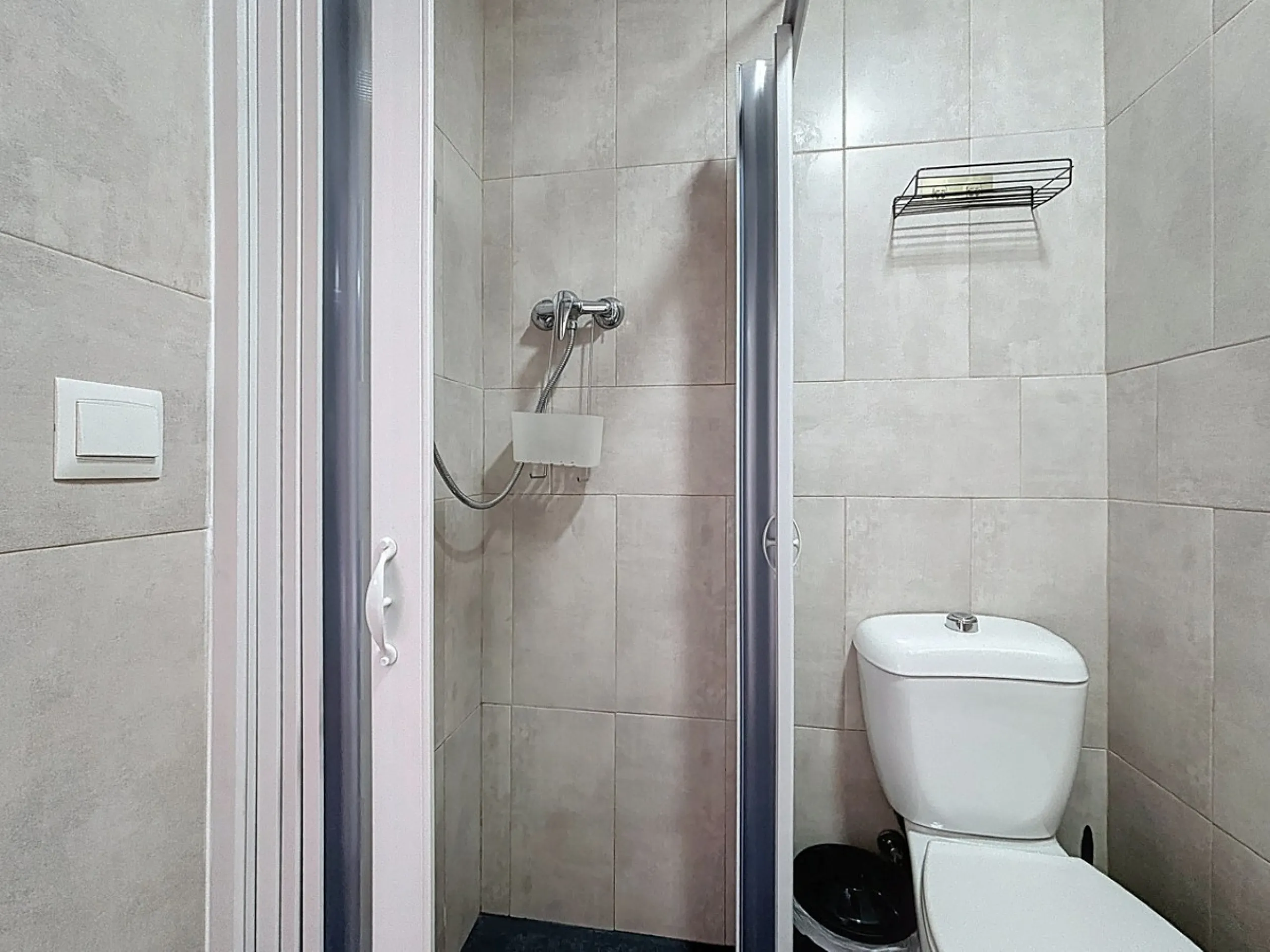 Situated in the charming, whitewashed village of Cómpeta, this versatile house offers an ideal setup for private use, rental investment, or multi-generational living. Divided into three independent apartments, it provides great flexibility whether youre l