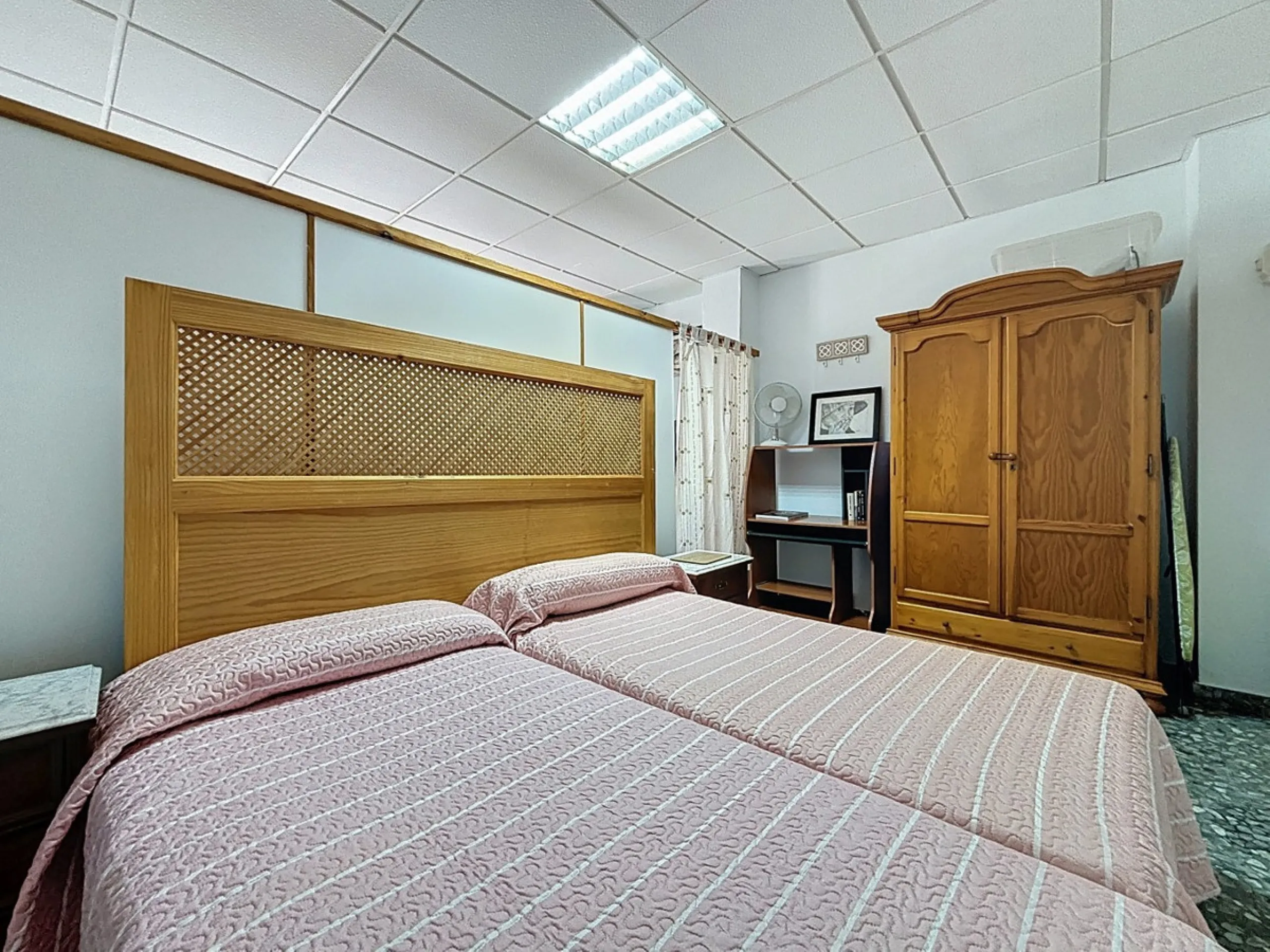 Situated in the charming, whitewashed village of Cómpeta, this versatile house offers an ideal setup for private use, rental investment, or multi-generational living. Divided into three independent apartments, it provides great flexibility whether youre l