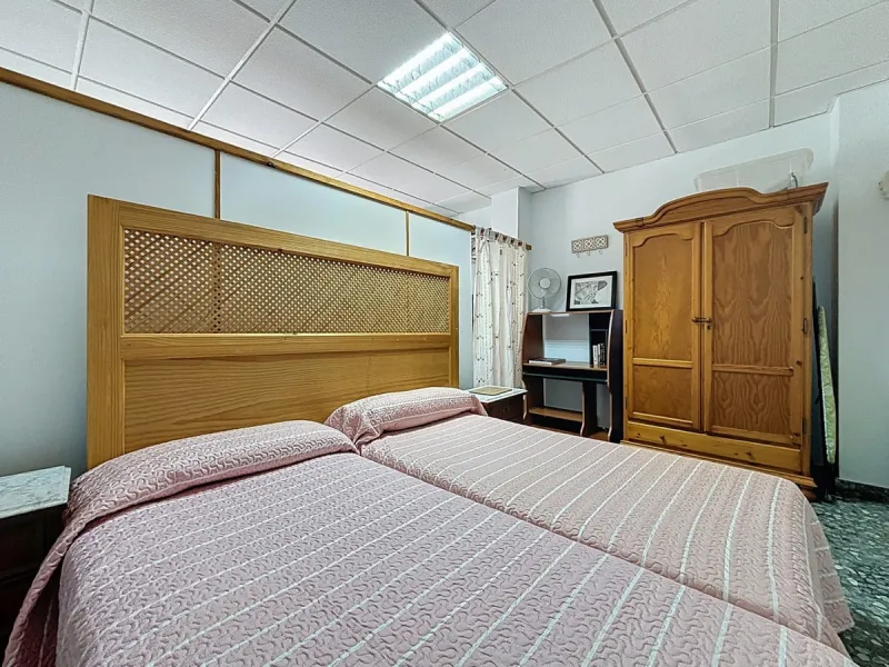 Situated in the charming, whitewashed village of Cómpeta, this versatile house offers an ideal setup for private use, rental investment, or multi-generational living. Divided into three independent apartments, it provides great flexibility whether youre l