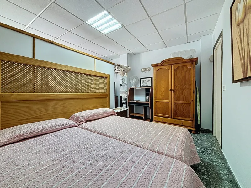 Situated in the charming, whitewashed village of Cómpeta, this versatile house offers an ideal setup for private use, rental investment, or multi-generational living. Divided into three independent apartments, it provides great flexibility whether youre l