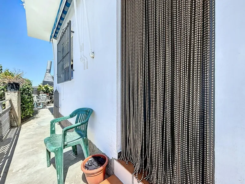 Situated in the charming, whitewashed village of Cómpeta, this versatile house offers an ideal setup for private use, rental investment, or multi-generational living. Divided into three independent apartments, it provides great flexibility whether youre l