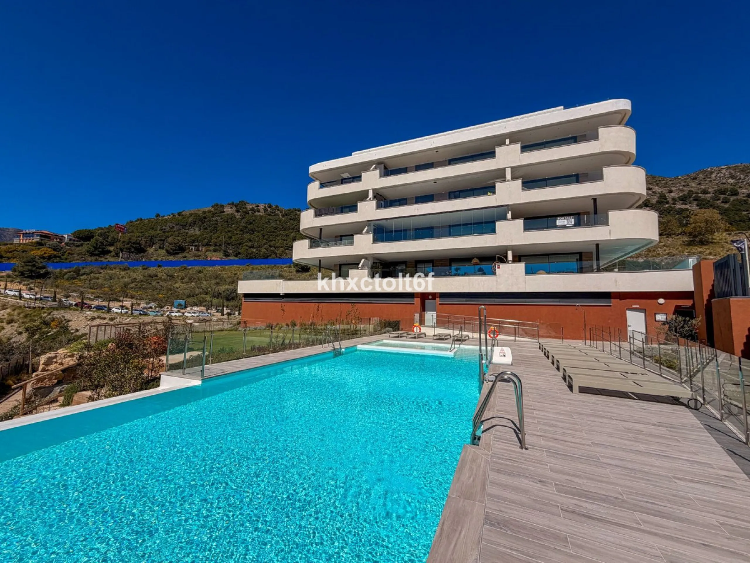 Apartment - Top Floor Apartment в продаже в Fuengirola, Málaga. В доме 2 спален и 2 ванных комнат. Площадь дома 105 м²